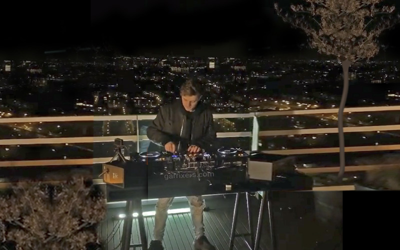 Martin Garrix livestream from rooftop